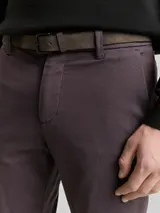 TOM TAILOR Herren TTTRAVIS SLIM Chino Hose mit Gürtel, braun, Meliert – Bild 6