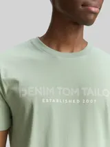 TOM TAILOR DENIM Herren Basic T-Shirt mit Logo-Print, grün, Uni – Bild 6