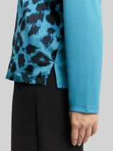 TOM TAILOR Damen Loose Fit Langarmshirt mit Leo-Print, blau, Animalprint – Bild 6