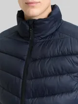 TOM TAILOR DENIM Herren Lightweight Steppweste mit Stehkragen, blau, Uni – Bild 6