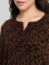 TOM TAILOR Damen Plus Size - Bluse mit Leo-Print, braun, Animalprint – Bild 6