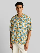 TOM TAILOR DENIM Herren Loose Fit Resort Kurzarmhemd mit Rückenprint, weiß, Gemustert – Bild 4