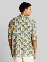 TOM TAILOR DENIM Herren Loose Fit Resort Kurzarmhemd mit Rückenprint, weiß, Gemustert – Bild 5