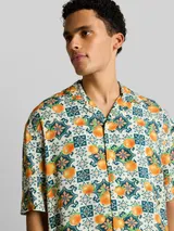 TOM TAILOR DENIM Herren Loose Fit Resort Kurzarmhemd mit Rückenprint, weiß, Gemustert – Bild 6