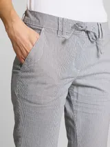TOM TAILOR Damen Tapered Relaxed Capri Hose mit Kordelzug, blau, Gestreift – Bild 6