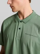 TOM TAILOR DENIM Herren Relaxed Fit Poloshirt aus Baumwolle, grün, Uni – Bild 6