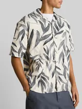 TOM TAILOR DENIM Herren Loose Fit Resort Kurzarmhemd mit Muster, weiß, Gemustert – Bild 6