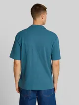 TOM TAILOR DENIM Herren Relaxed Fit Poloshirt mit Waffelstruktur, blau, Uni – Bild 5