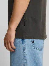 TOM TAILOR DENIM Herren T-Shirt im Used-Look, schwarz, Uni – Bild 6