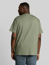 TOM TAILOR Herren Plus Size - T-Shirt aus Baumwolle mit Logo-Badge, grün, Uni – Bild 5