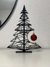 Moderner Weihnachtsbaum Skulptur | 3D Druck Deko Figur mit roter Kugel | Modern – Bild 2