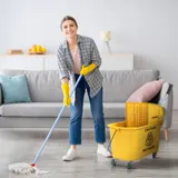 HOMCOM Reinigungswagen 20L Putzwagen mit Presse und Kehrgarnitur, Eimer inkl. Mopp, Rolle, für Haushalt und Gewerbe Gelb   Aosom – Bild 3