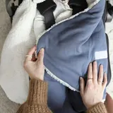 Emma & Noah Einschlagdecke mit Füßen blau – Bild 5
